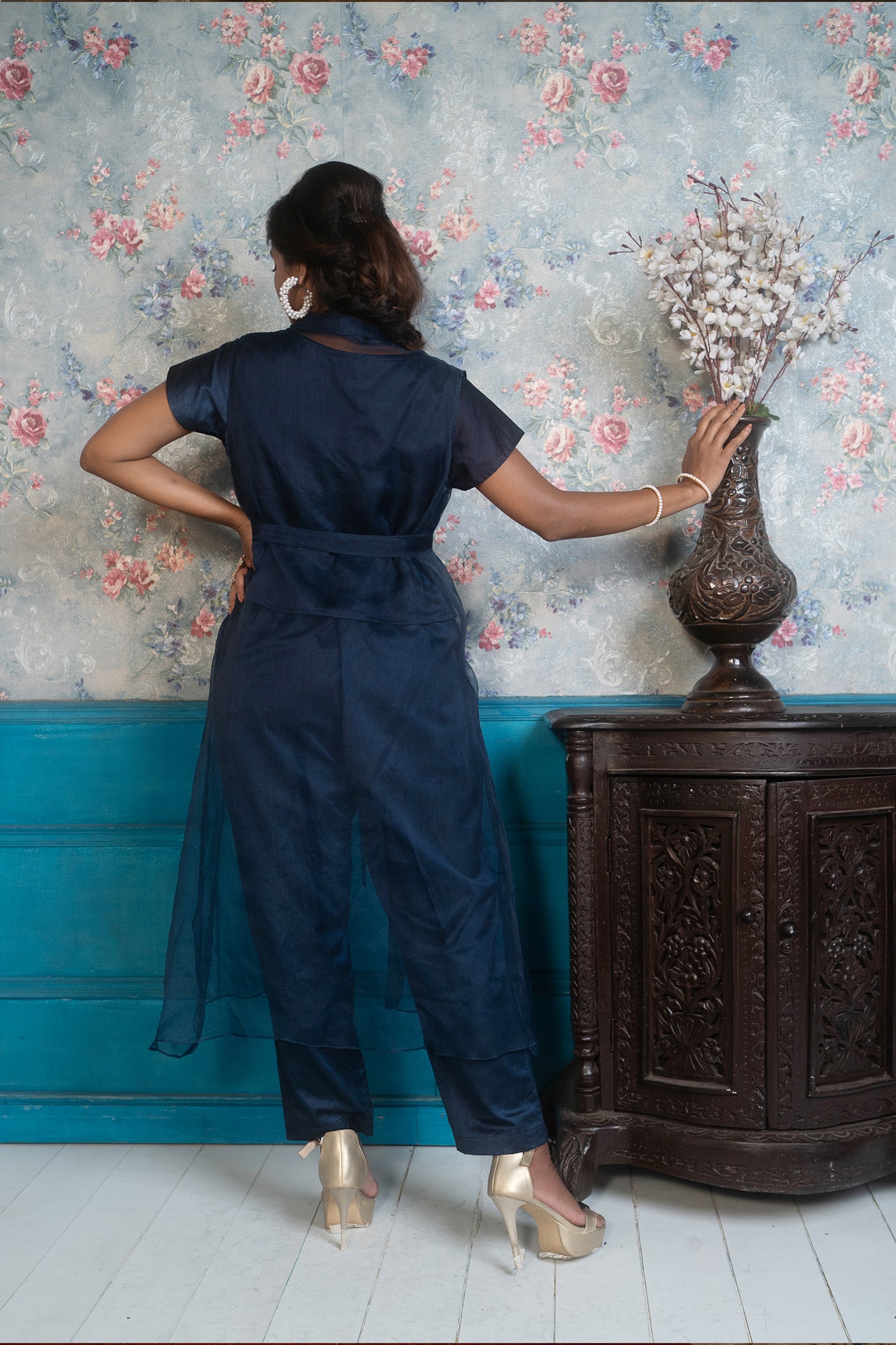 Top With Narrow Pant And Organza Jacket With Belt