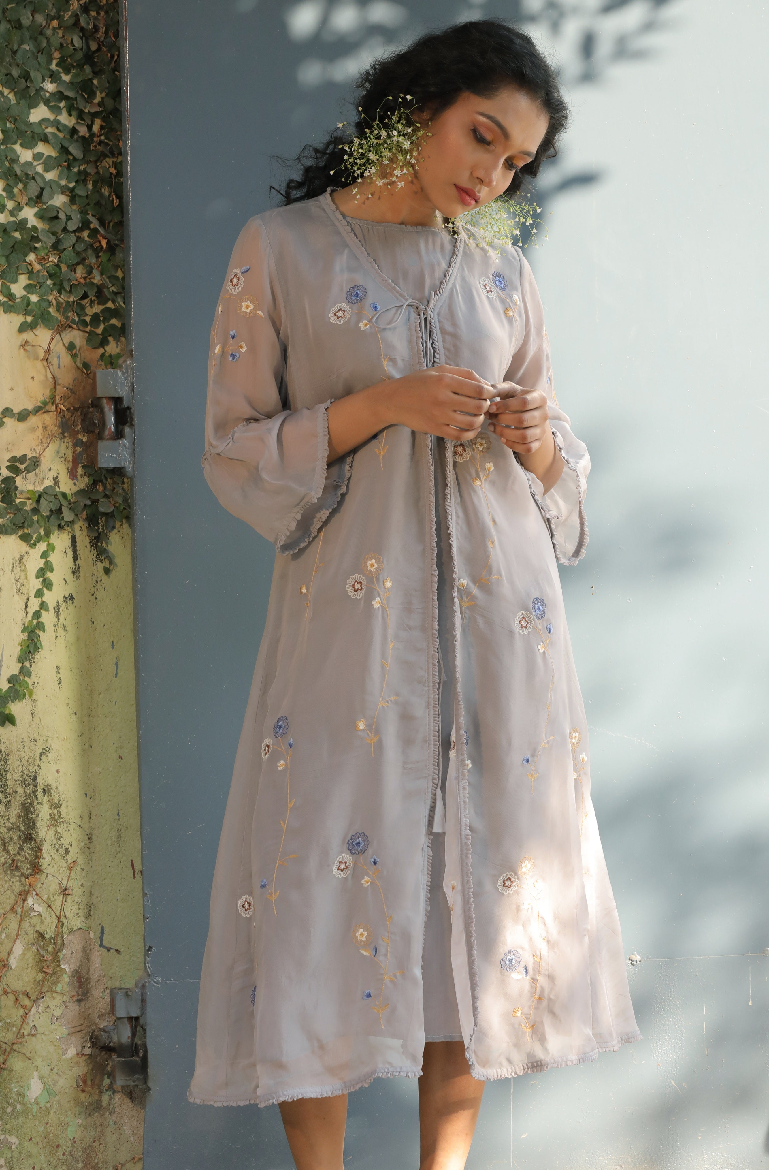 FLORAL EMBROIDEDRED JACKET WITH INNER