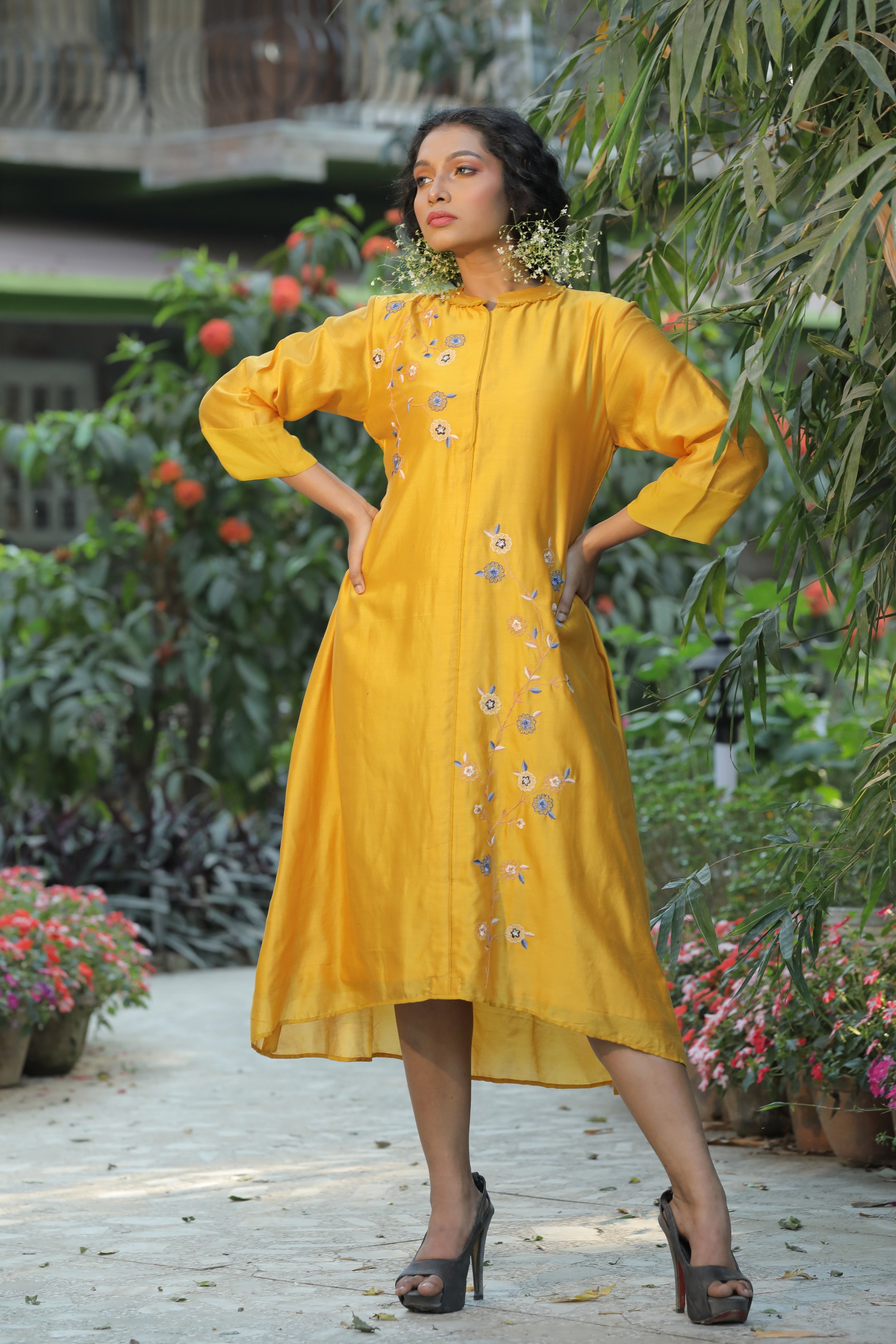 FLORAL EMBROIDERED DRESS